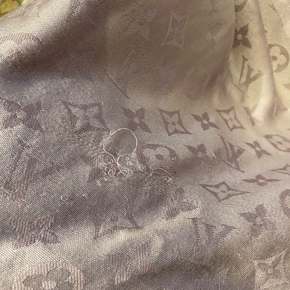 Authentic Louis Vuitton Monogram Scarf - Picture 6 of 14